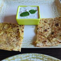 Starter: filled flatbread (Paratha) with mint dip (not vegan!), showing only half of the portion (other half already eaten). at Namaste in Rathenow