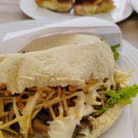 Kebab vegetariano e pão de alho at Cosmos Pizza in Lousa