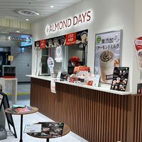 The order counter  at Almond Days in Tokyo