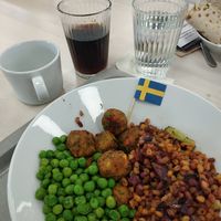 Vegan meatballs, refillable coffee and soft drinks at IKEA in Zaragoza