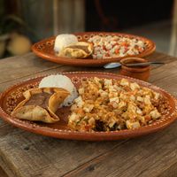 ¿Revueltos a la Mexicana ó Revueltos al Cacahuate?

¿Cuál de estas dos opciones querrás disfrutar? 
 at Vegan Barrio in Cozumel