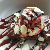 Brownie con helado at Vegan Barrio in Cozumel