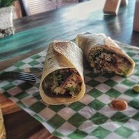 Burrito y si lo acompañas con la deliciosa salsa de morita/cacahuate 😋 y una refrescante naranjada de café at Vegan Barrio in Cozumel