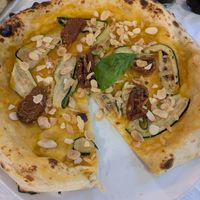 Vegane Pizza at Milli Eat&Drink in Trento