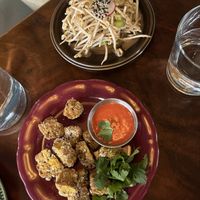 Popcorn tofu og mungbønnespiresalat  at Manto in Malmo