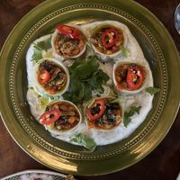 Kikærteret med forårsrulle udenpå   at Manto in Malmo