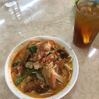 Came in a bit late so they only had Laksa and the mee hoon kueh I believe, I took the laksa and it was to my surprise very good! Good spice and nice taste of zesty lime! at Shui Xian Su Shi Yuan in Malacca