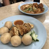 Chicken rice balls and mee rebus at Shui Xian Su Shi Yuan in Malacca