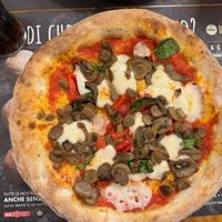 Vesuvio with funghi   at Pizzeria Acquario in Soave