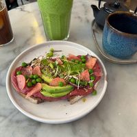 Scrumptious pink avo toast, green smoothie andJapanese tea #Veganuary at Ringo Banana  in Sevilla