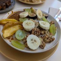 Fruit & granola overnight oats at Ringo Banana  in Sevilla