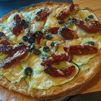 Artesana con verduras y extra de tomate seco at Artesa Colmado Bar in Ferrol