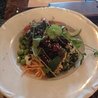 Poké bowl rode biet at Tante Tilly in Roermond