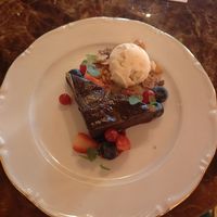 Vegan brownie met vegan ijs!! (Dit was heel erg lekker) at Tante Tilly in Roermond