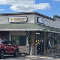 Nice place, good service from waitstaff. Sandwich is your go-to option from my understanding. Had it, was fine (think the patty was a Morningstar Farms one)  at Check Please Cafe in Grafton