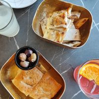 Focaccia and garlic bread at Giulietta - Pizzeria & Cucina Vegana in Lisbon