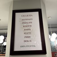 A sign   at Giulietta - Pizzeria & Cucina Vegana in Lisbon