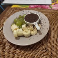 Fruits et chocolat chaud at Cri Cri Cru Restaurante (Loja Bênção Brasil) in Sao Paulo