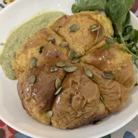 🍞 Pão com pesto at Cri Cri Cru Restaurante (Loja Bênção Brasil) in Sao Paulo