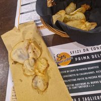 Patatine crude, fredde e mollicce. at Pizzeria Grains in Cagliari