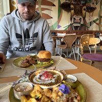 Burger + Dhal  at Alubia plant power in Mallorca