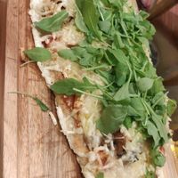 Pinsa vegetables at Alubia plant power in Mallorca