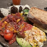 Falafel plate and sides 😋   at Honest Greens - Fuencarral in Madrid