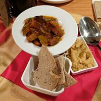 Aperitivo de verduras y humus at Fabbrica del Grano - Grani Antichi in Milan