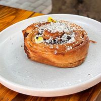 Rollo de canela, simplemente espectacular   at Coraje Vegan in Medellin