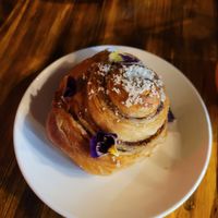 cinnamon roll at Coraje Vegan in Medellin