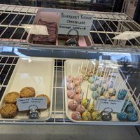 Creamy cheesecake, sandwich cookies & cake pops at LuLu's in Memphis