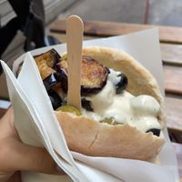 Super pita, très bon prix et super accueil  at Maoz - Xavier Privas in Paris