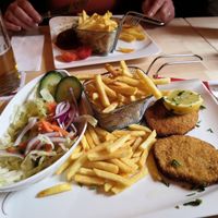 Veganes Schnitzel und Currywurst at Brauhaus Tünnes und Schäl in Cologne