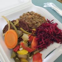 Arroz con perejil (no se vé, pero está debajo de los gandules), Beyond burger patty, vegetales y remolacha at La Buena Mesa in San Juan