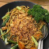 מנת הנודלס הצהוב at ZomPaul Eatery in Phuket