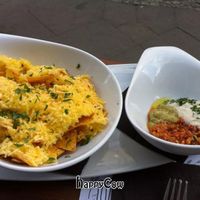 nachos au gratin, guacamole and yogurt dip, hot tomato pesto at Wind und Wetter in Berlin