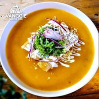 Mañanas Veggies. De 10 am a 1 pm. Enchiladas naranjas o chilaquiles con choriseta. Incluye café Chiapas o jugo de naranja o zanahoria.  at Vanggie in Queretaro