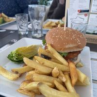 Burger a bit dry and one of 3 was quite cold  at Les 3 Vallées Cafe in Moutiers