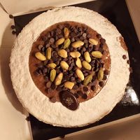 vegan chocolate pistachio cake made to order for a birthday #Veganuary at Ko Bo Food in Seregno