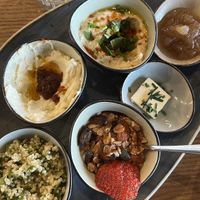 Israelischer Frühstücksteller  #Veganuary at Life Deli in Frankfurt