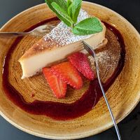 vegan cheesecake at Life Deli in Frankfurt