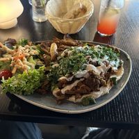 Schawarma mit Humus  at Life Deli in Frankfurt