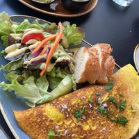 Veganes Frühstück mit Omelett 👍👍👍  at Life Deli in Frankfurt