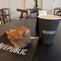 Blaubeermuffin at Beepublic in Brooklyn