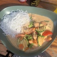 Kokos-Erdnuss-Curry mit Gemüse, Tofu und Reisnudeln   at CODO - Street Kitchen in Hannover