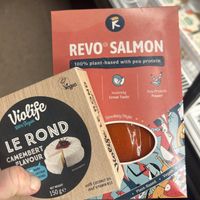 Violife Camembert and vegan salmon  at Supernatural in Sant Cugat Del Valles