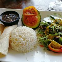 Veganes Casado (Bratling unter Tomate und Zucchini) at Marisquería Corcovado in Puerto Jimenez