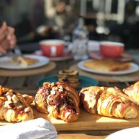 Era para ser só um petisquinho..mas ficamos doidos! Olha só a apresentação! Que primor!   at A Padoca in Porto
