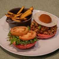 A nossa sandes é a melhor: pão caseiro, “carnes” vegetais estufadas com sabor e batata frita crocante feita por nós. Simples, mas inesquecível.  at A Padoca in Porto