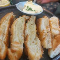 Croissant com manteiga at A Padoca in Porto